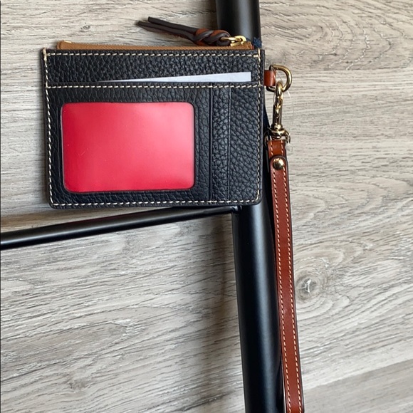 NWT- Dooney & Bourke Pebble Leather Card Case Wristlet, BLACK - Picture 3 of 5